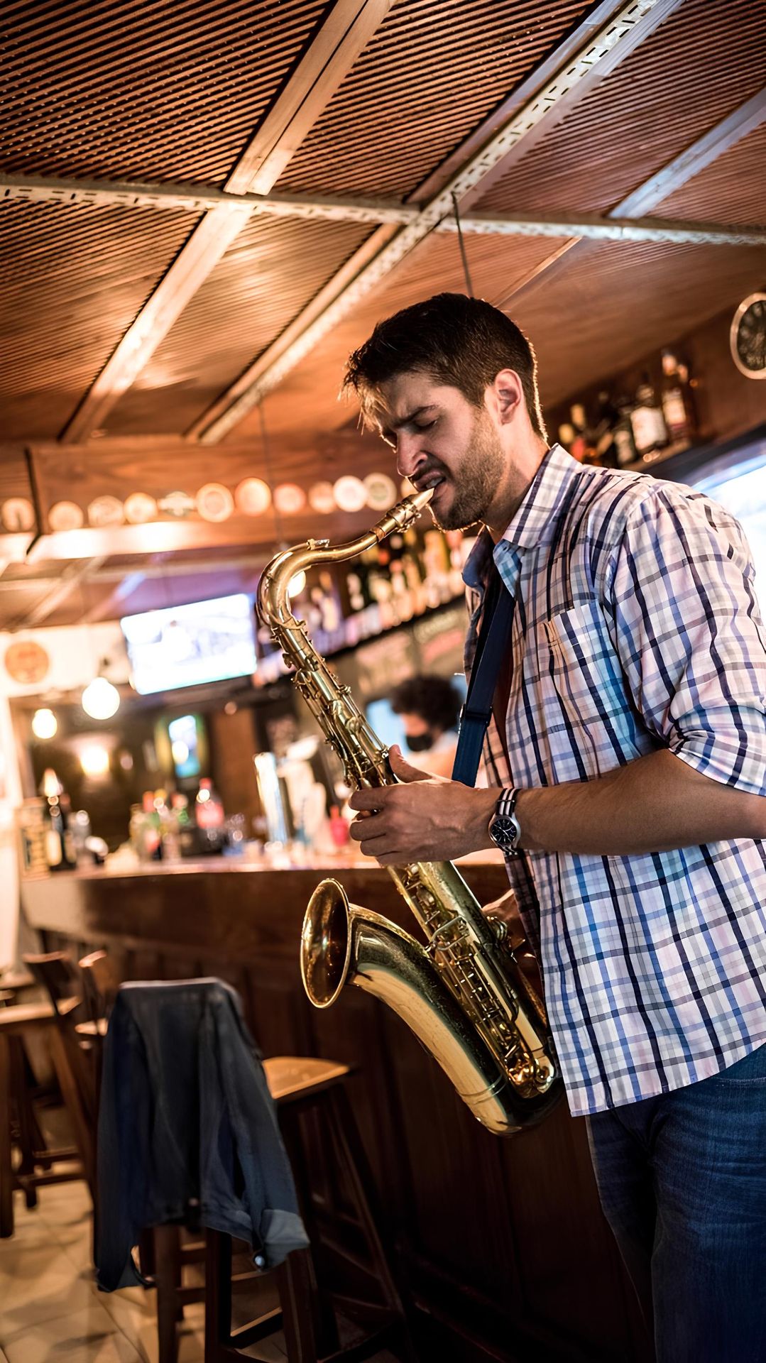 Franco Giardino playing saxophone, Japo Bar, Santa Fe, Argentina